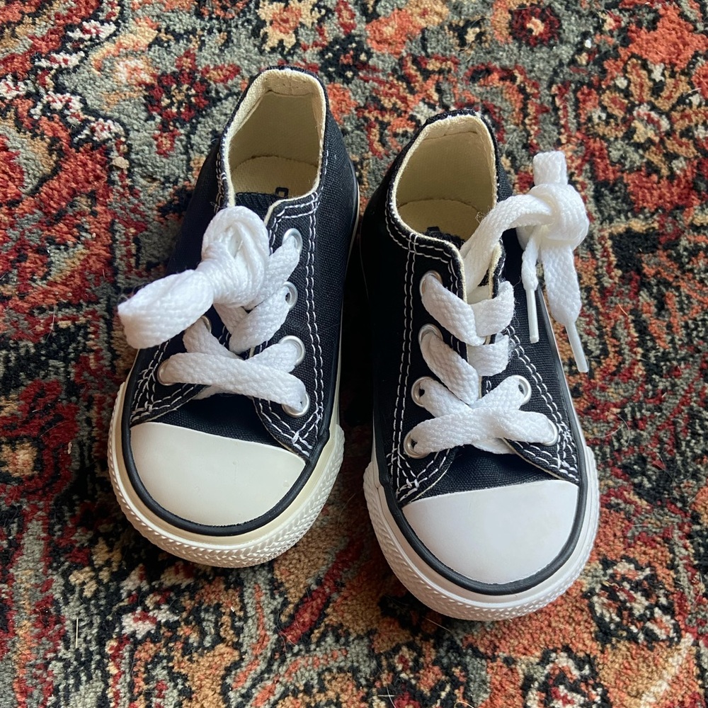 Chuck Taylor all Star Converse Size 4 Toddler black shoes